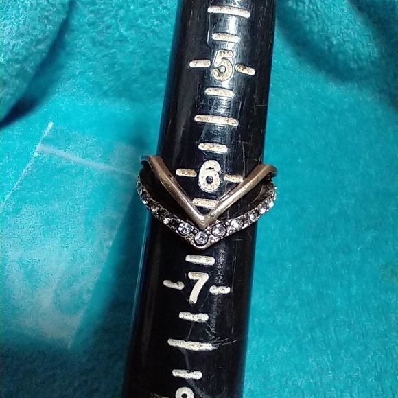 Elegant Goldtone Crystal Women's Ring - Picture 2 of 7